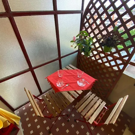 Matrioska House ベッド・アンド・ブレックファスト イーモラ